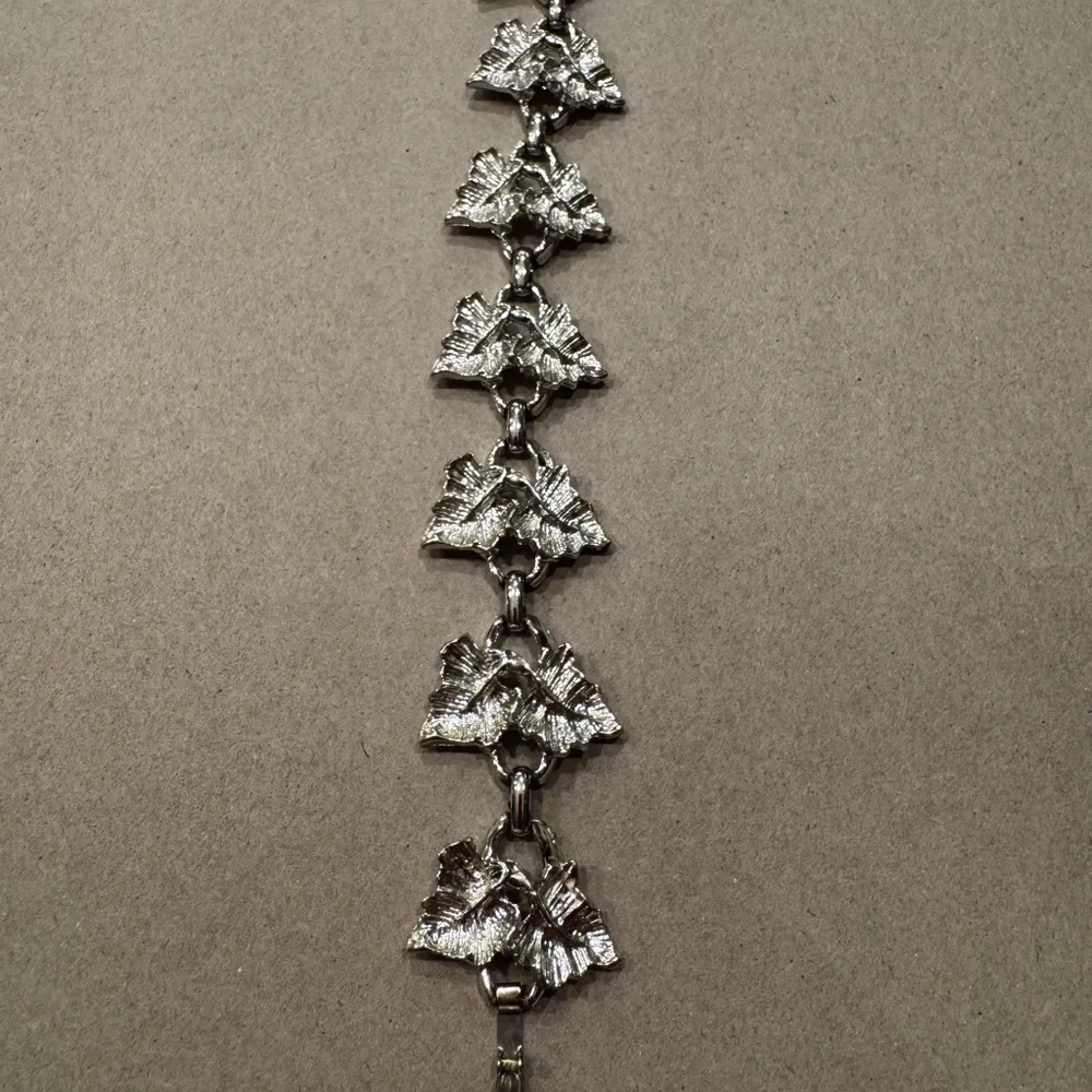 N/A silver toned
